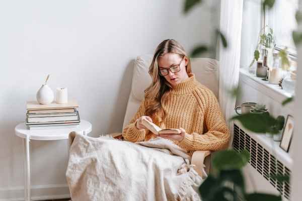 Incorporating Books and Personal Items  Decorate Built-in Shelves in Living Room