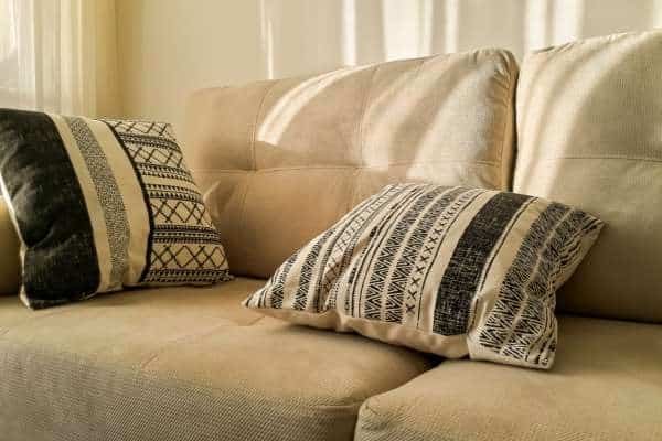 Decorating with Accent Pillows and Throws for Added Style