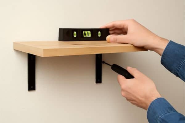 Attaching the Shelf