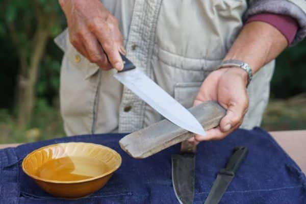 Carbon Steel Knife Maintenance Tips for Everyday Use
