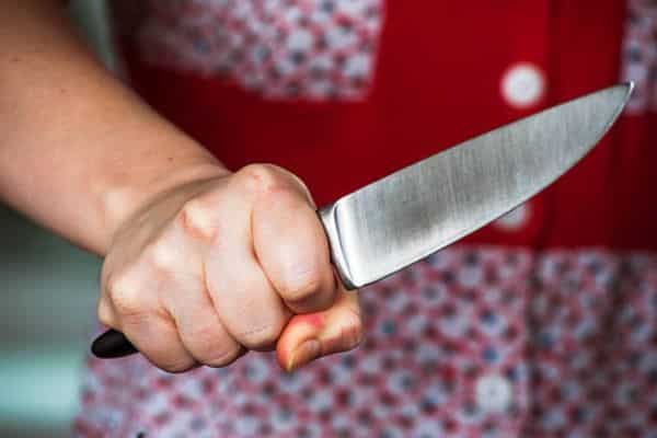 Tape the Edge To Mirror Polish A Knife By Hand