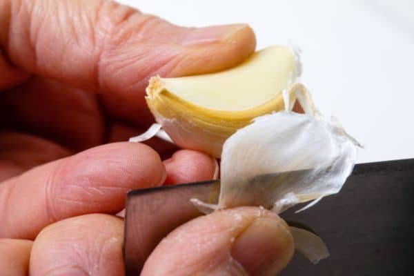 Step 1: Choose fresh garlic to Make Garlic Paste Without Blender
