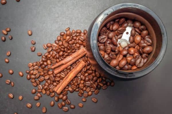 Step-by-Step: How I Grind Coffee Beans in My Ninja Blender