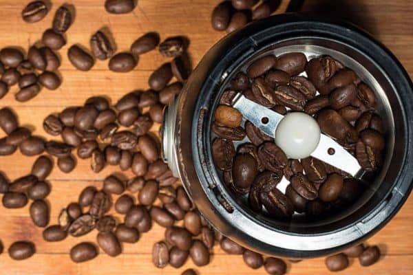 Cleaning Your Blender After Coffee Grinding